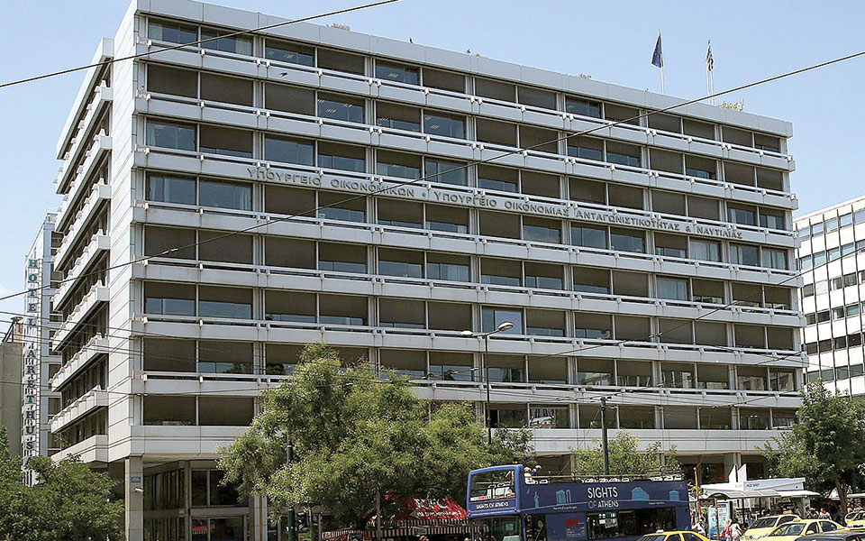 ο-τουρισμός-στήριξε-τα-δημόσια-έσοδα-561501796