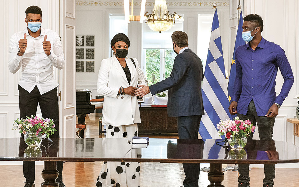 ελληνίδα-και-τυπικά-η-βερόνικα-αντετο-561501733