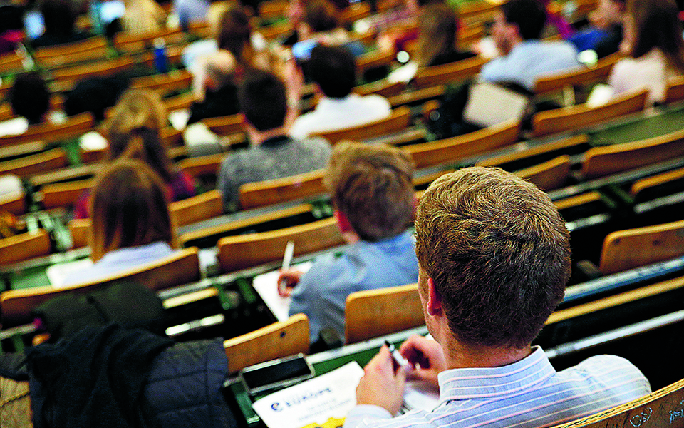 στενή-συνεργασία-αει-με-κορυφαία-πανε-561503878