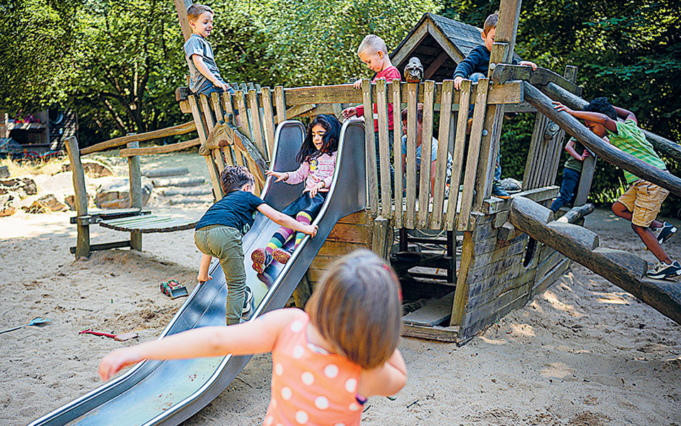 γερμανία-είναι-όλα-τους-παιδιά-της-μέρ-561506413