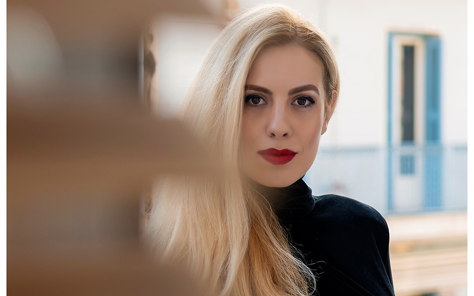 ενα-εικοσιτετράωρο-με-την-ερμηνεύτρι-561514372