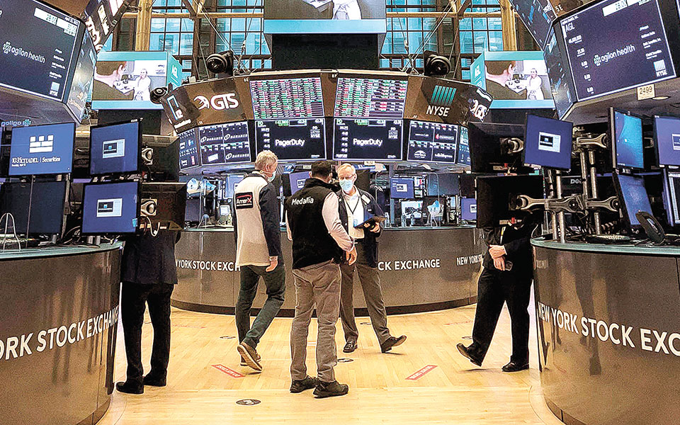 η-στροφή-των-κεντρικών-τραπεζών-πιέζε-561511906