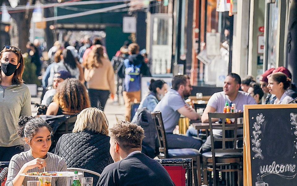 βαρύ-το-πλήγμα-της-covid-19-μειώθηκε-το-προσδ-561515185