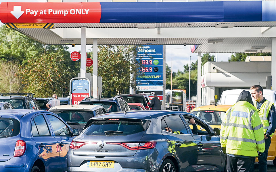 μένουν-από-καύσιμα-οι-βρετανοί-561515092