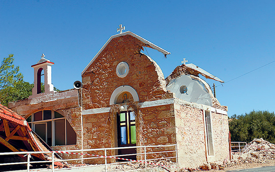 Γιατί αιφνιδίασε ο σεισμός στην Κρήτη – Μεγάλες καταστροφές (εικόνες από drone)-1