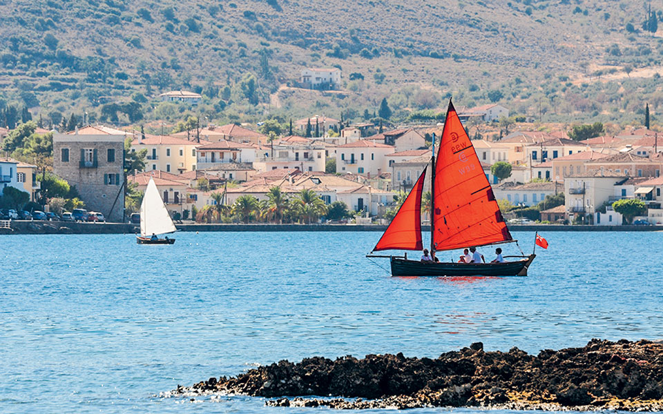 Το Γαλαξίδι τίμησε τη ναυτική του παράδοση με μια ρεγκάτα παραδοσιακών σκαριών-1