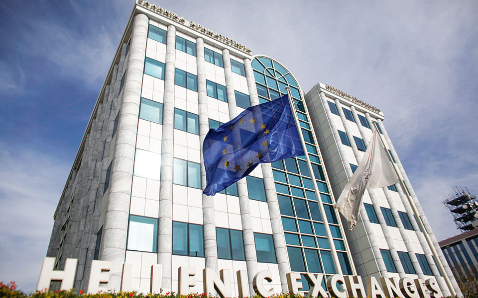 αρνητικό-κλίμα-με-πιέσεις-σε-blue-chips-και-τρά-561516883