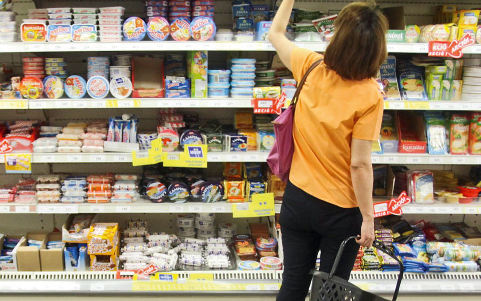 μειώθηκαν-κατά-995-οι-καταναλωτικές-δαπ-561518440