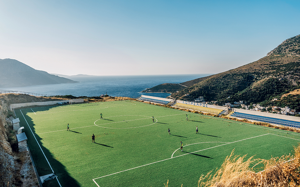 οι-ρομαντικοί-παίζουν-μπάλα-561508615