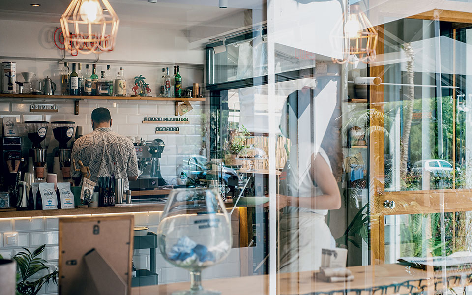 ο-καφές-είναι-μόνο-η-αφορμή-561507844