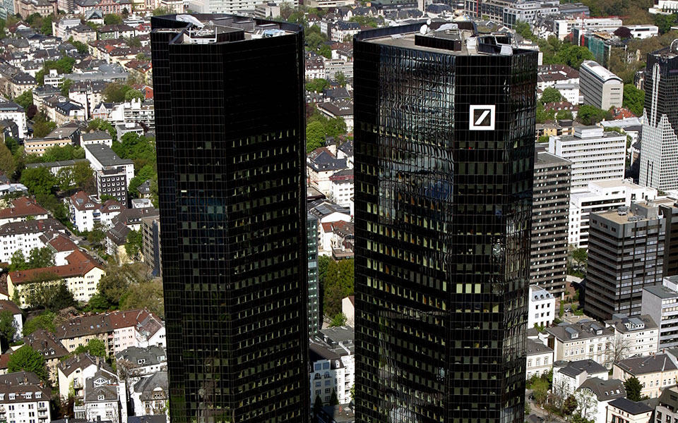 αγοράστε-τώρα-ελληνικά-ομόλογα-561512431