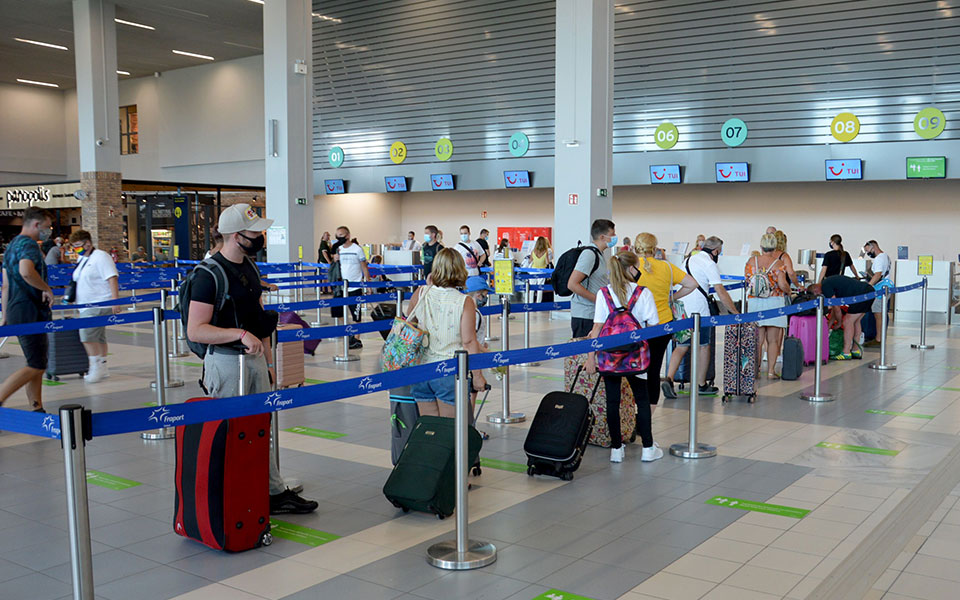 άλμα-σε-αφίξεις-και-τουριστικά-έσοδα-τ-561506824