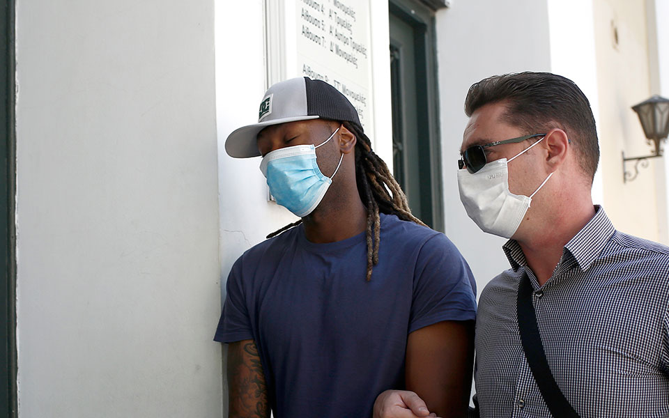 ελεύθερος-χωρίς-περιοριστικούς-όρου-561484435