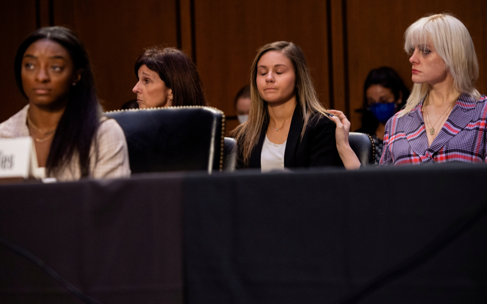 ΗΠΑ: Δριμύ «κατηγορώ» κατά FBI για τον βιαστή αθλίατρο – Καταπέλτης στην κατάθεσή της η Σιμόν Μπάιλς-3