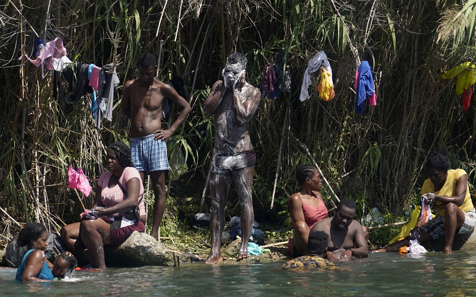 ΗΠΑ: Δραματικές εικόνες από την παραγκούπολη των μεταναστών στο Ντελ Ρίο-1