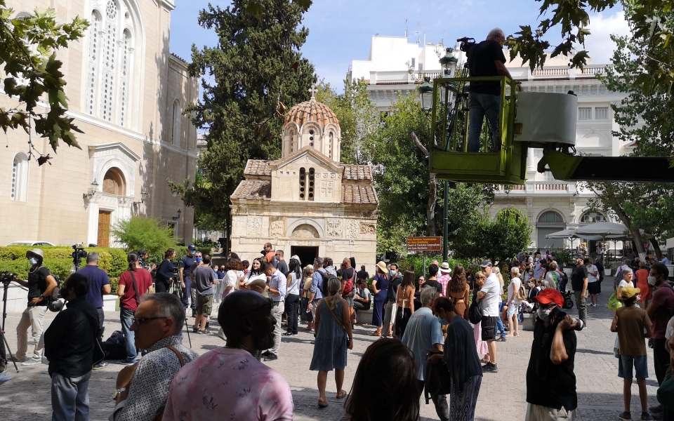 Μίκης Θεοδωράκης: Πλήθος κόσμου στη Μητρόπολη για το λαϊκό προσκύνημα (φωτογραφίες)-2