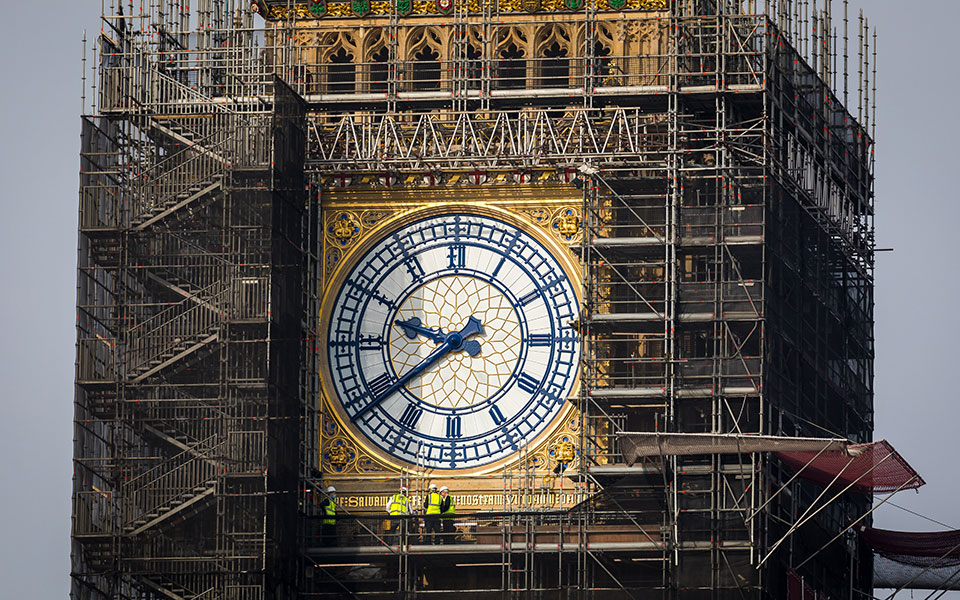 στο-φως-οι-μπλε-δείκτες-του-μπιγκ-μπεν-561489322