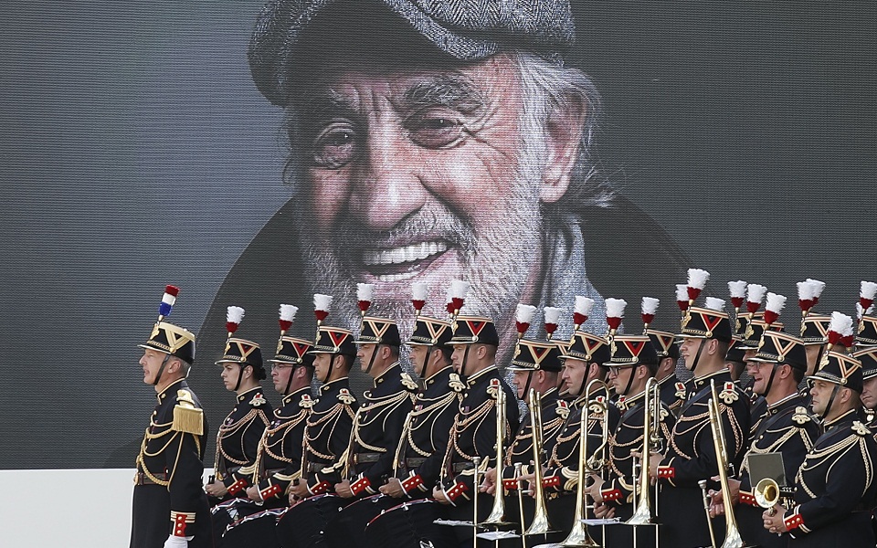 γαλλία-συγκίνηση-και-τιμές-στην-κηδεί-561493852