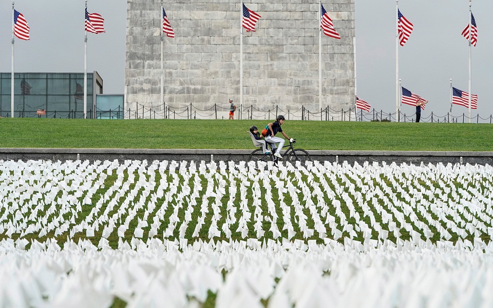 Κορωνοϊός-ΗΠΑ: Άνω των 2.000 οι νεκροί σε καθημερινή βάση-1