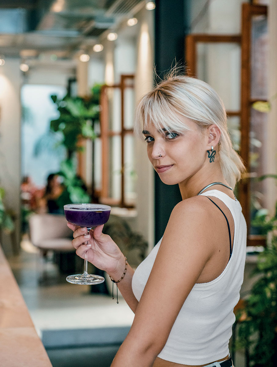 Ο καφές είναι μόνο η αφορμή-1