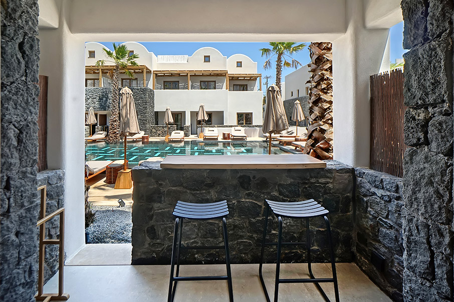 Άνοιξε τις πύλες του το πολυτελές Radisson Blu Zaffron Resort στη Σαντορίνη-1