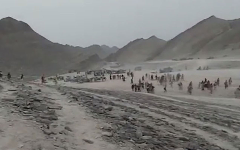 καραβάνια-αφγανών-διασχίζουν-τα-σύνο-561482479