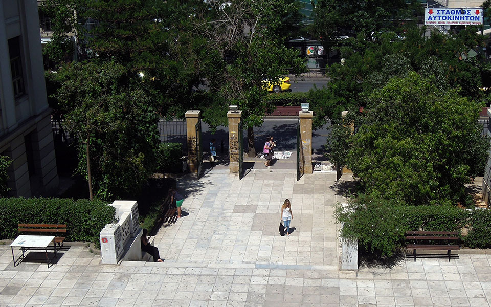 τα-αει-επιστρέφουν-στη-διά-ζώσης-λειτο-561509251