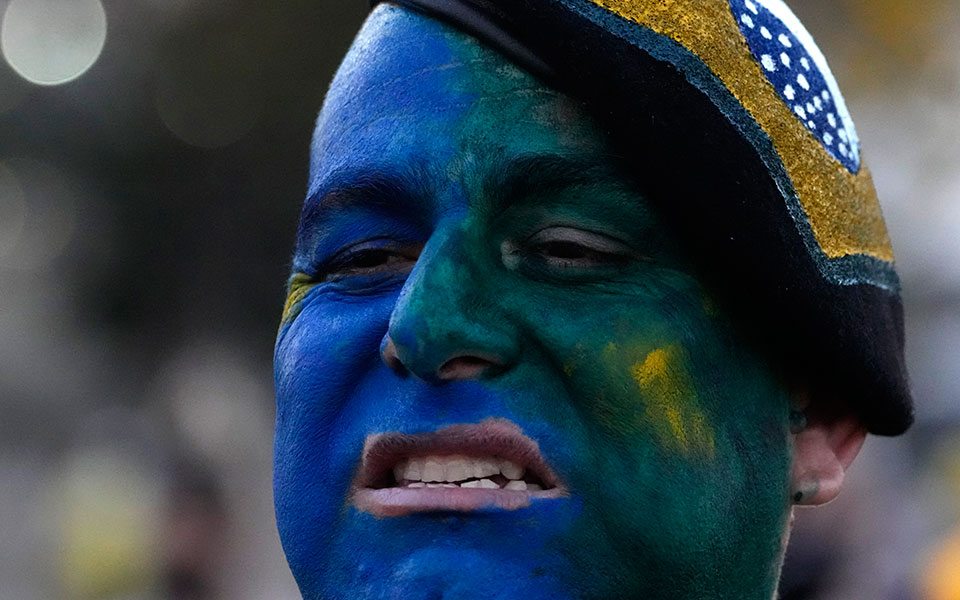 Βραζιλία: Έσπασαν την περίμετρο ασφαλείας οι οπαδοί του Μπολσονάρο – Φόβοι για «νέο Καπιτώλιο» στη Μπραζίλια-1