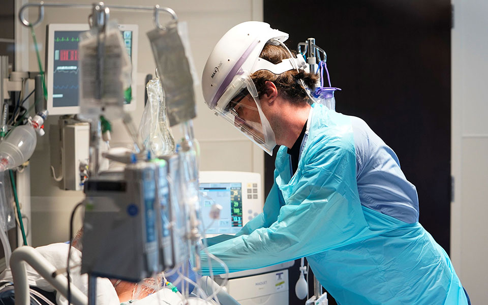 κορωνοϊός-2-422-κρούσματα-37-θάνατοι-364-διασω-561499846