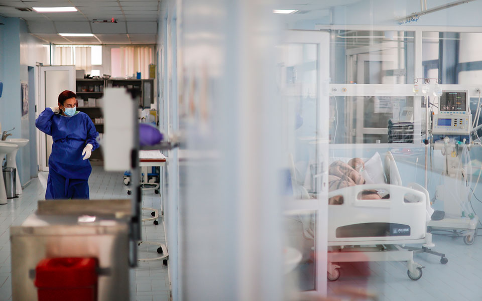 κορωνοϊός-3-040-νέα-κρούσματα-42-θάνατοι-333-δι-561507190