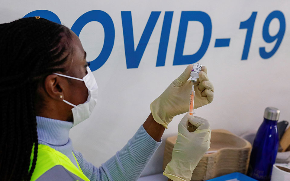 βρετανία-τρίτη-δόση-για-500-000-ανοσοκαταστ-561482749