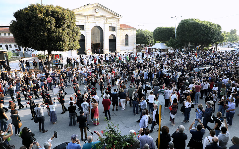 μίκης-θεοδωράκης-κλίμα-συγκίνησης-έξ-561491857