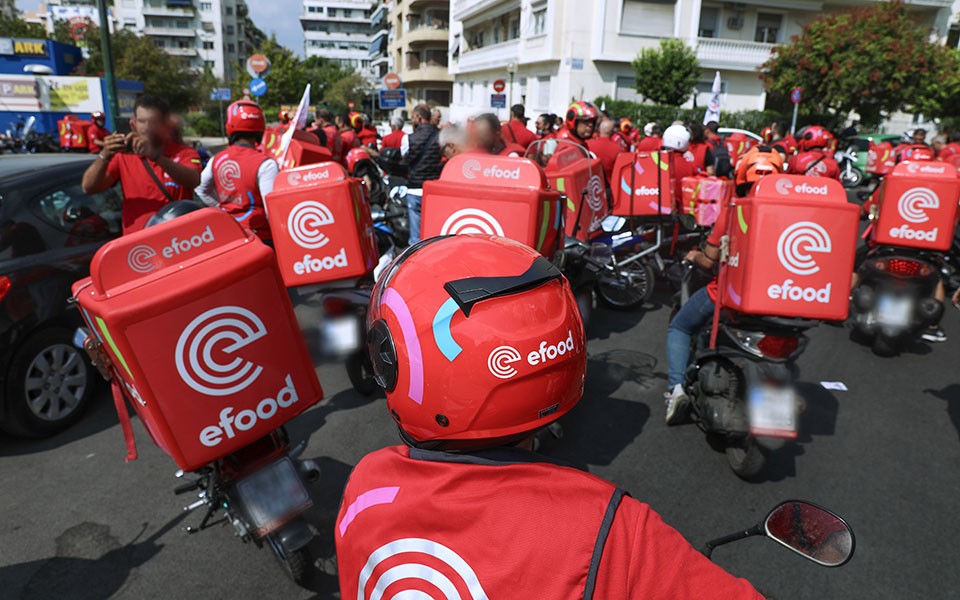 efood-μοτοπορεία-από-διανομείς-στο-κέντρο-561508270