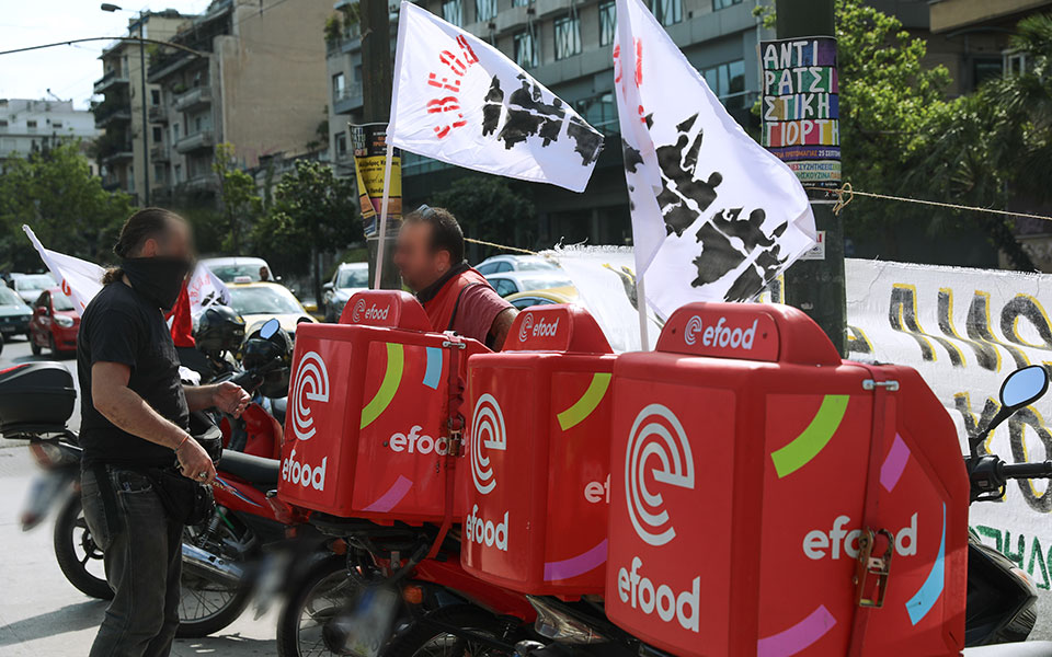 efood: Μοτοπορεία από διανομείς στο κέντρο της Αθήνας-4