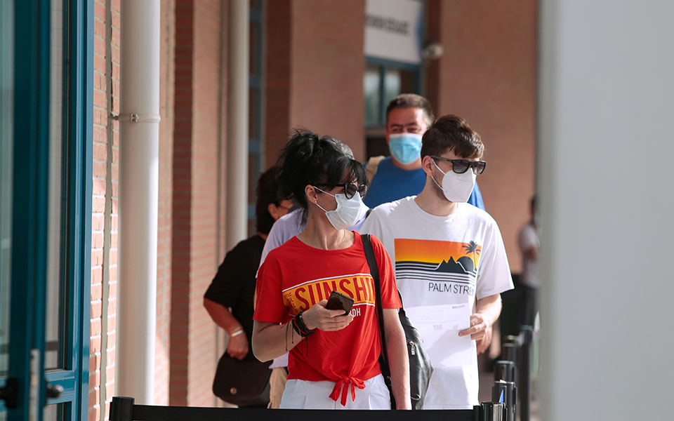 εμβολιασμός-383-133-ενεργοποίησαν-το-freedom-pass-561507343