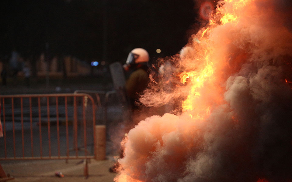 ΔΕΘ 2021: Επεισόδια στην Θεσσαλονίκη – Συγκρούσεις αντιεμβολιαστών με ΜΑΤ-2