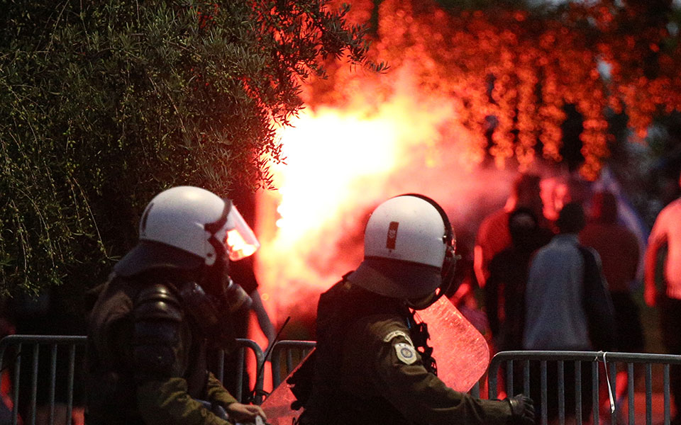ΔΕΘ 2021: Επεισόδια στην Θεσσαλονίκη – Συγκρούσεις αντιεμβολιαστών με ΜΑΤ-1