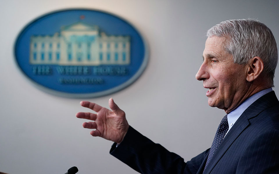 φάουτσι-το-βέλτιστο-σχήμα-εμβολιασ-561517117