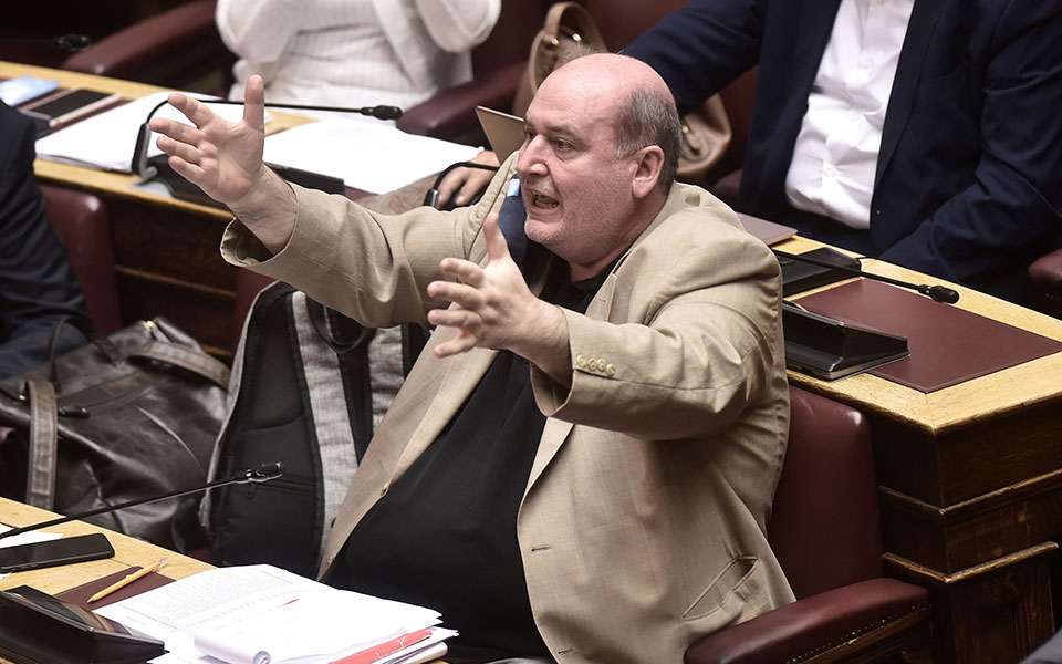 εμφύλιος-φίλη-αυγής-για-τις-vip-μεθ-561508492