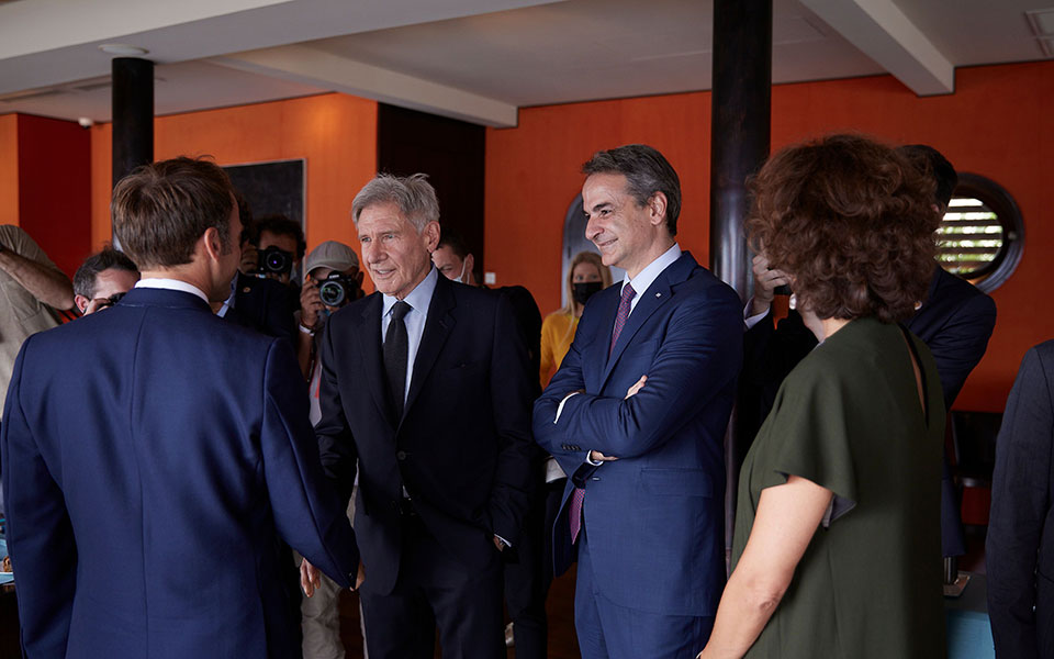 γεύμα-για-μητσοτάκη-με-μακρόν-και-χάρι-561485566