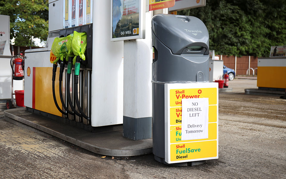 βρετανία-καύσιμα-μείωση-των-αποθεμ-561514189