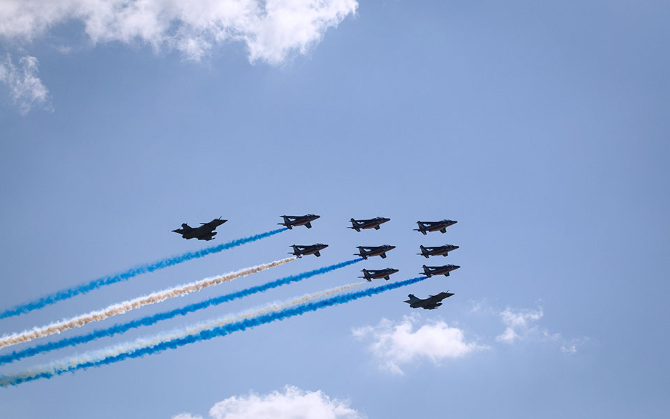 Εντυπωσιακές εικόνες από τη διέλευση γαλλικών μαχητικών πάνω από την Ακρόπολη-2