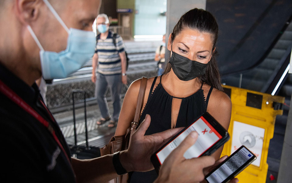 κορωνοϊός-το-75-των-ιταλών-τάσσεται-υπέ-561487309