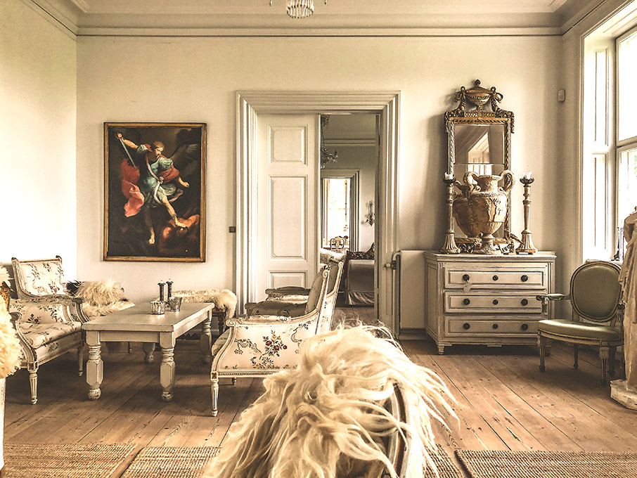 Νεοκλασική Διακόσμηση Σαλονιού: Δώστε αρχοντιά και πολυτέλεια στον χώρο σας-3