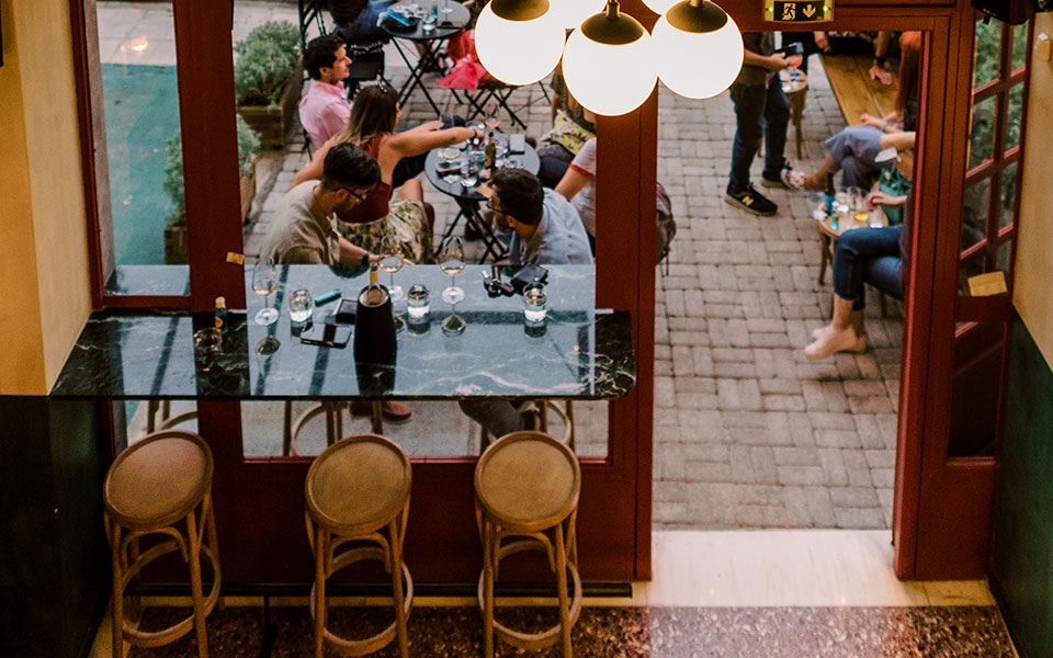 γαστρονόμος-εννέα-αγαπημένα-wine-bars-στην-α-561495094