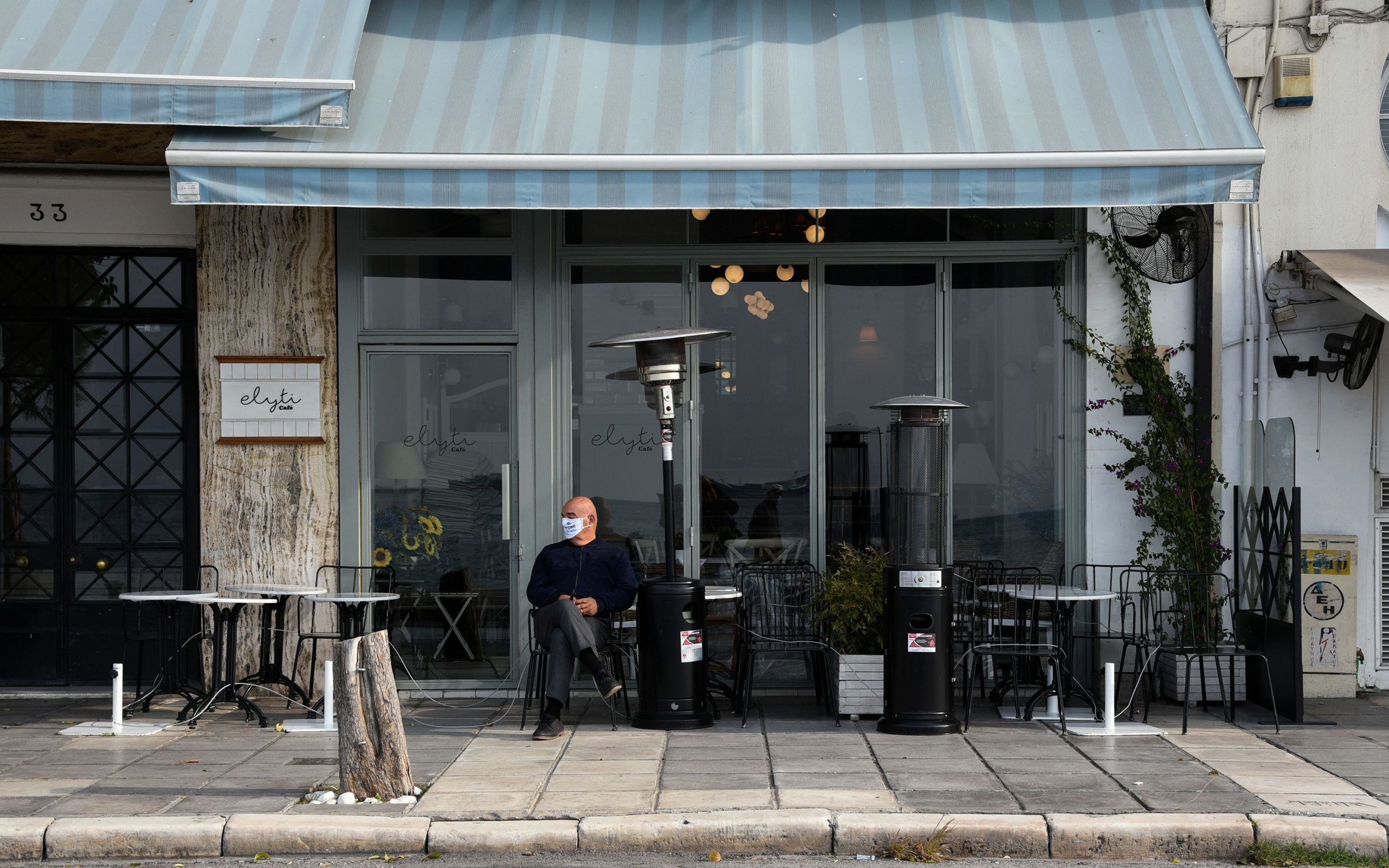 νέα-καθημερινότητα-για-ανεμβολίαστο-561496564