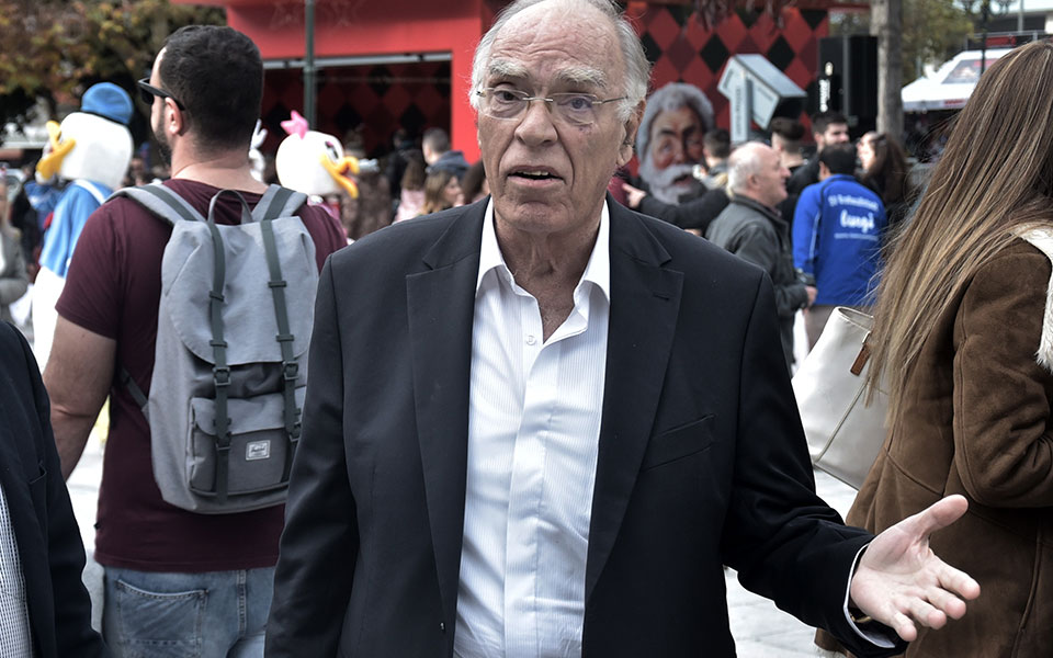 αποσωληνώθηκε-ο-βασίλης-λεβέντης-561516208