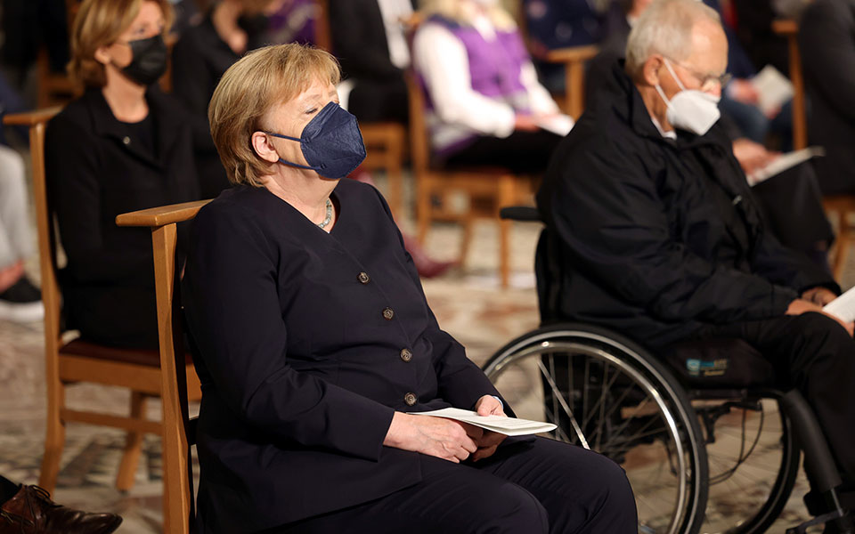 ο-σόιμπλε-καταλογίζει-στην-μέρκελ-ευθ-561505789