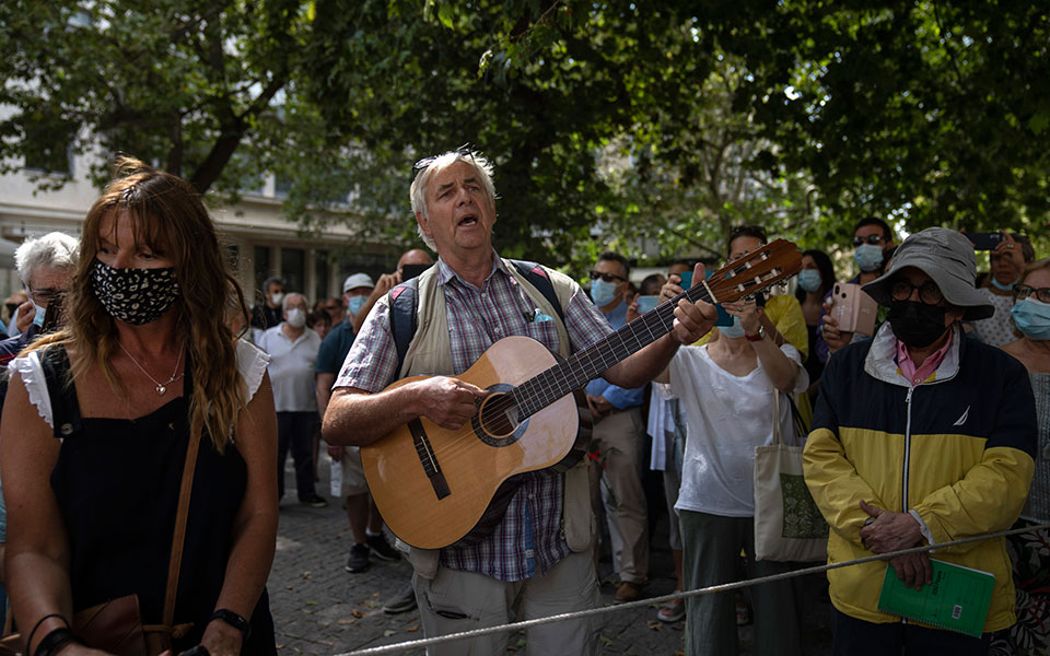 Μίκης Θεοδωράκης: Από τις 10 έως τις 7 σήμερα το λαϊκό προσκύνημα-5