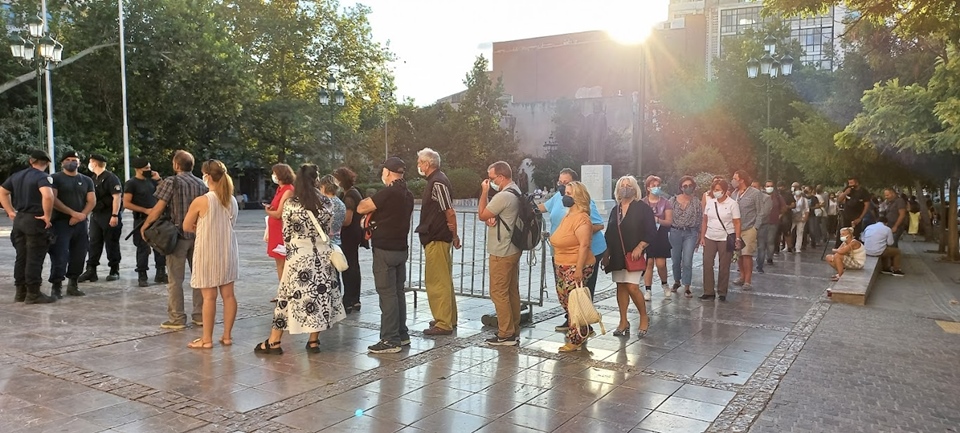 Μίκης Θεοδωράκης: Τελευταίο αντίο με ένα λουλούδι και πολύ τραγούδι-2